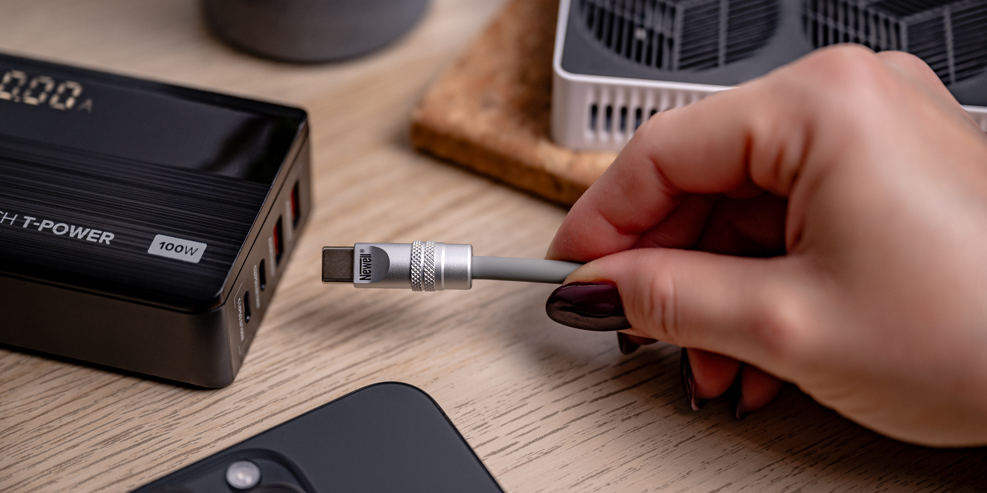 Kabel Newell USB-C - USB-C 100 W, 1,5 m, silikonowy, spiralny, szary